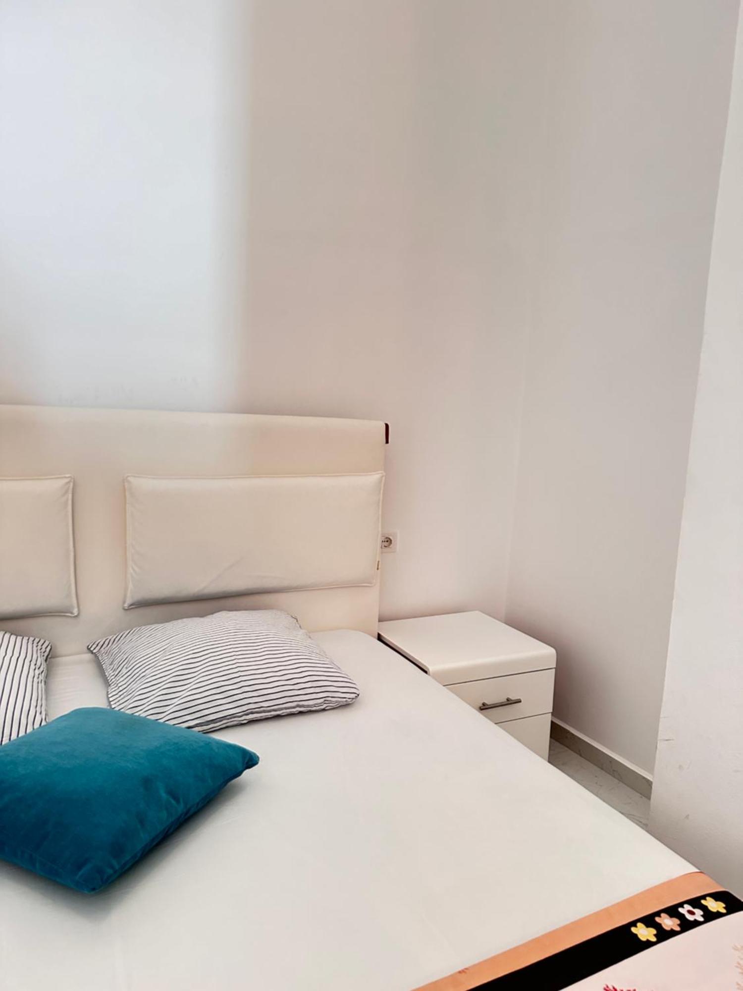 The Hill Sea View Apartment Sarandë Esterno foto