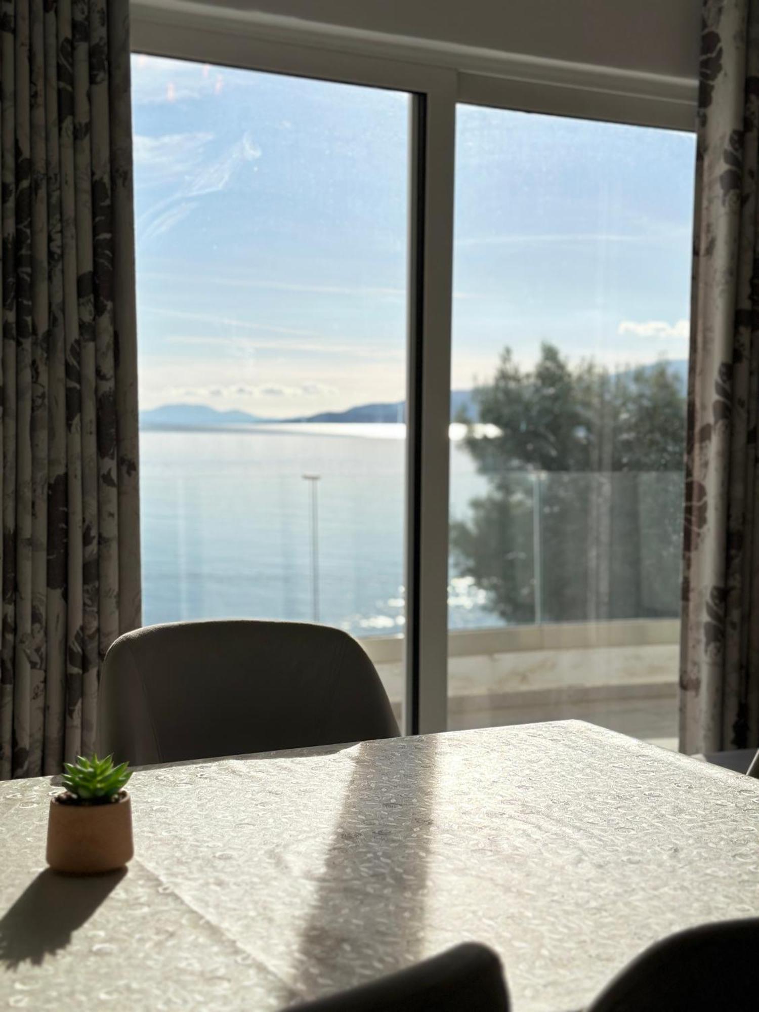The Hill Sea View Apartment Sarandë Esterno foto